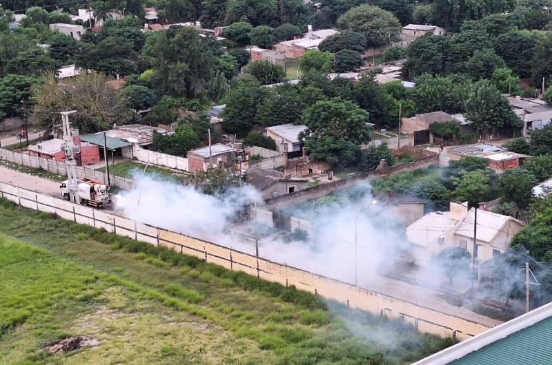 Se refuerzan los trabajos de fumigacioacuten en los barrios afectados por las inundaciones 