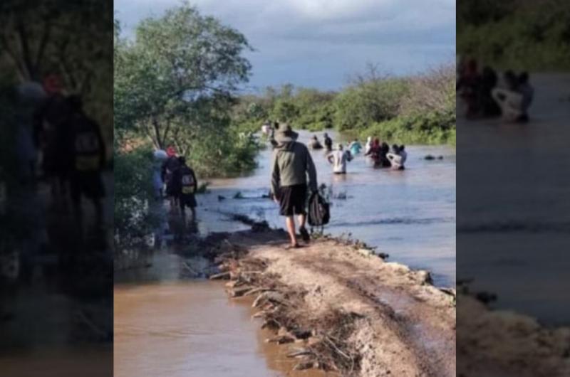 Familias enteras tuvieron que abandonar sus hogares por el avance del río