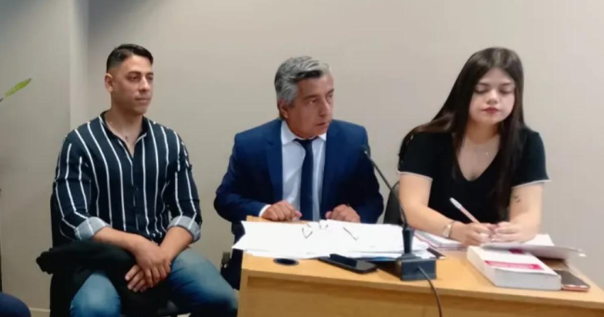 ACUSADO Corti acompañado por sus abogados escuchó la nueva imputación