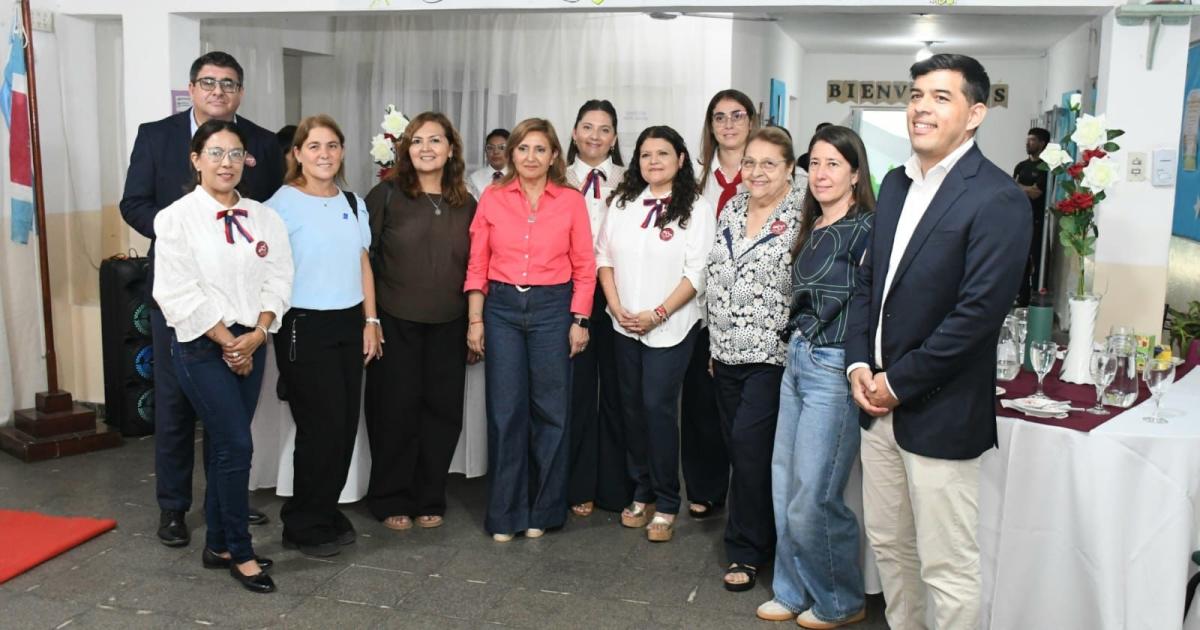 La intendente Fuentes visitoacute y felicitoacute al Colegio Shishilo al cumplir 25 antildeos de vida institucional