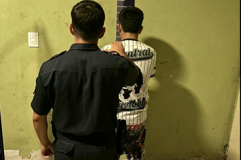 Amenazoacute con machete a su pareja y con ladrillo golpeoacute a nintildea de 2 antildeos