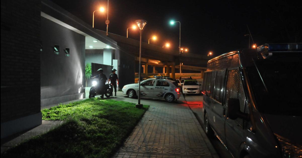 Un estudiante amenazoacute con un cuchillo a su hermana en la Nicolaacutes Avellaneda