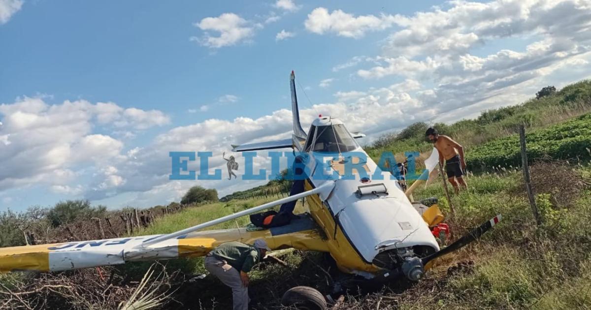 Una avioneta que viajaba de Buenos Aires a Tucumaacuten cayoacute en una estancia de La Banda