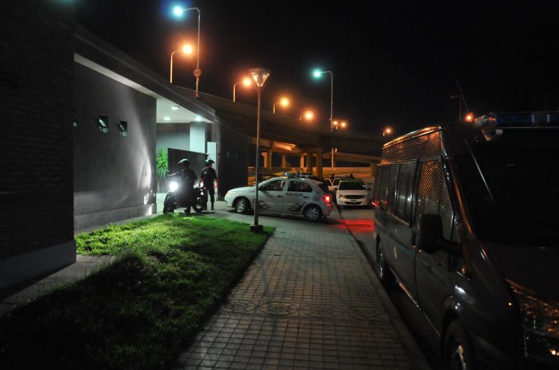 Un estudiante amenazoacute con un cuchillo a su hermana en la Nicolaacutes Avellaneda