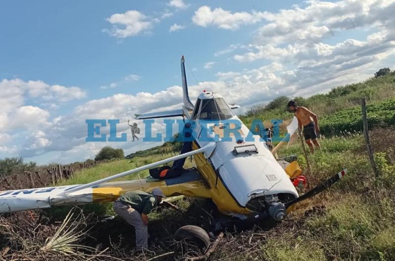Una avioneta que viajaba de Buenos Aires a Tucumaacuten cayoacute en una estancia de La Banda
