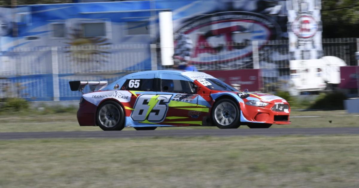 El piloto santiaguentildeo Emmanuel Casella fue cuarto en La Plata y sumoacute puntos importantes