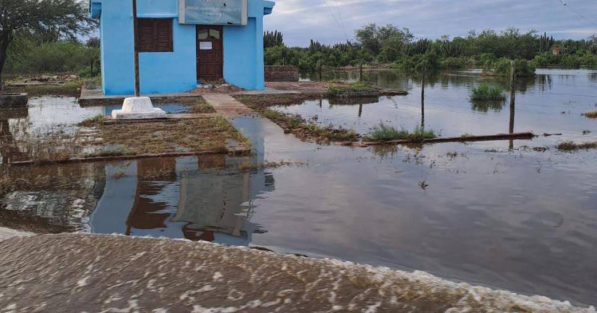 Impactante postal- el destacamento de Toro Pan quedoacute rodeado por las aguas