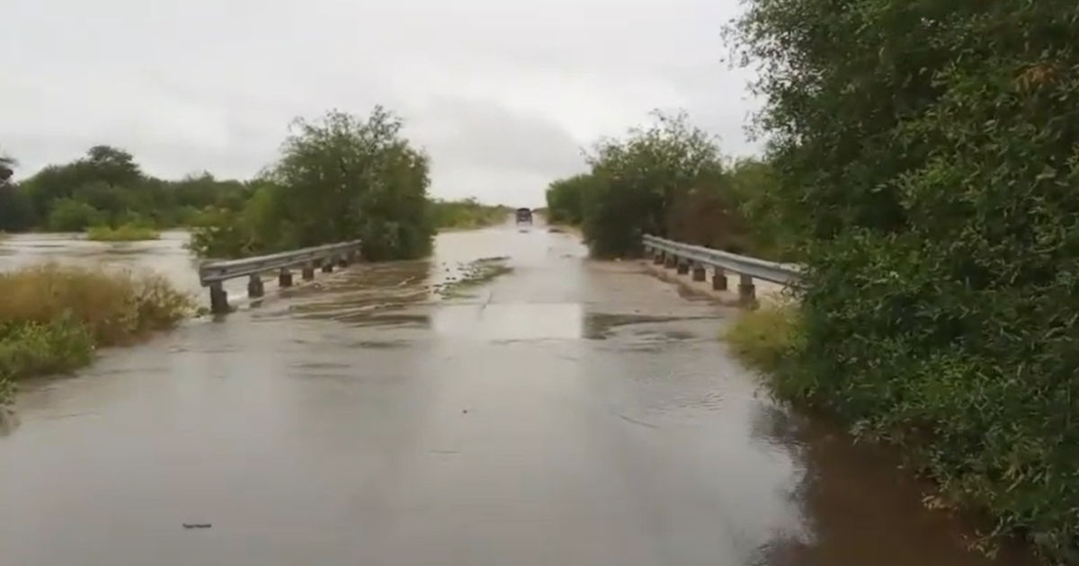 Ruta Provincial 92- corte al traacutensito pesado por desborde del riacuteo Utis