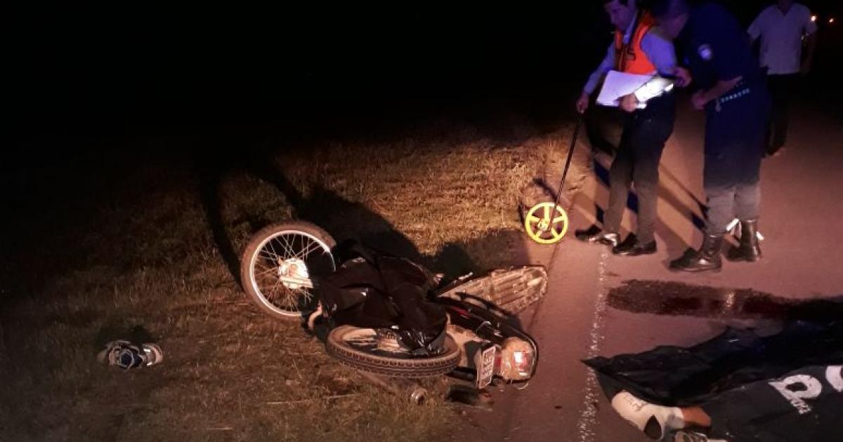 Un motociclista sin luces fue embestido de frente y perdioacute la vida en el acto