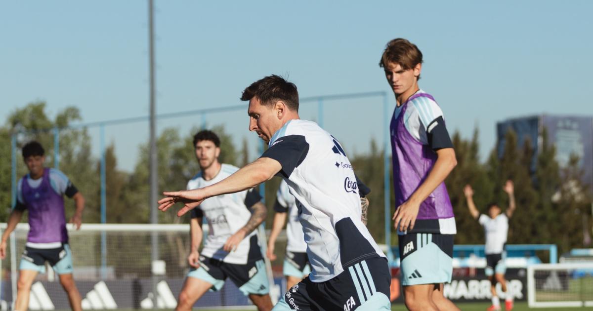La Seleccioacuten realizoacute su primer trabajo con la presencia de Messi