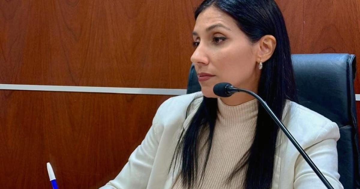 Un funcionario penitenciario quedoacute preso por estafar a seis compantildeeros con ayuda de su esposa