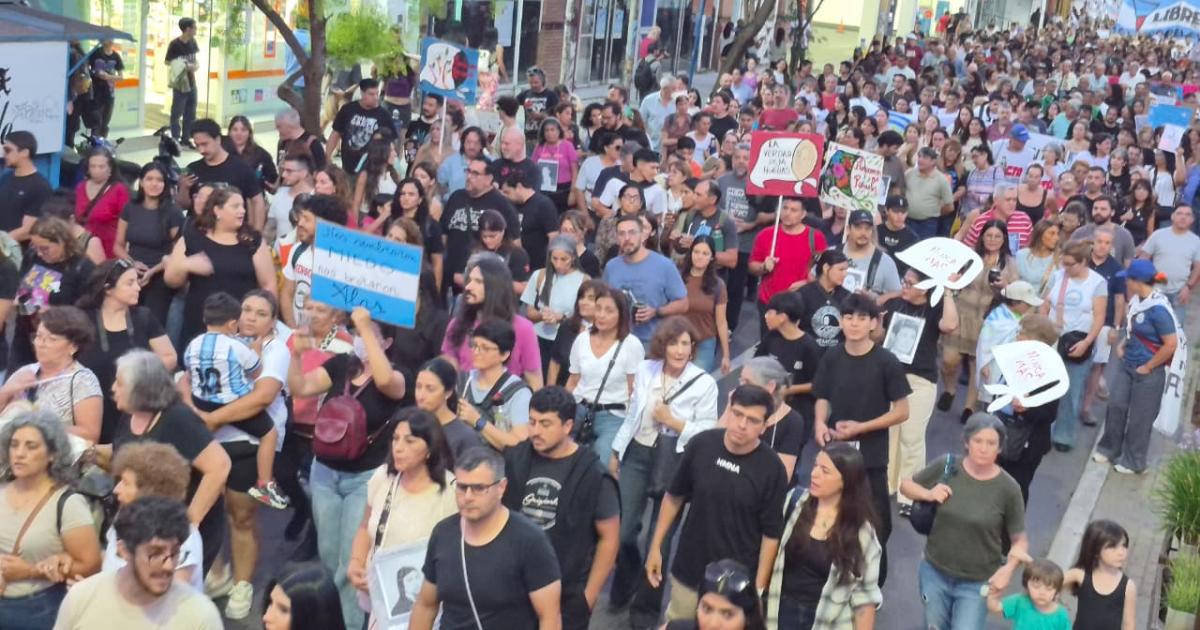 A 50 antildeos la pregunta sigue viva- iquestdoacutende estaacuten