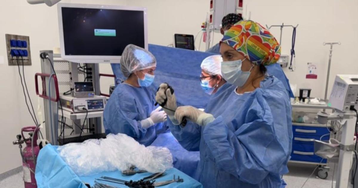 Meacutedica santiaguentildea logra un hito en Coacuterdoba- cirugiacuteas miacutenimamente invasivas en bebeacutes