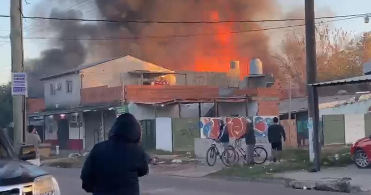 Explosioacuten en depoacutesito de garrafas- tres hombres con graves quemaduras y un incendio de gran magnitud