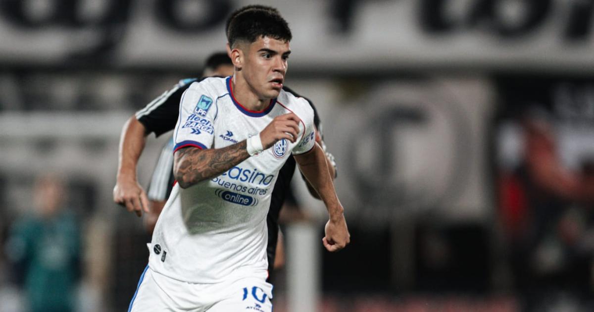 San Lorenzo empatoacute con Riestra en el debut de Gustavo Aacutelvarez