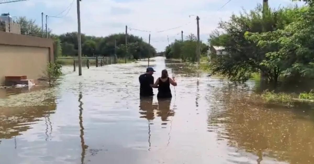 El riacuteo Dulce y la Madre de Ciudades desde las croacutenicas coloniales al dique de Riacuteo Hondo