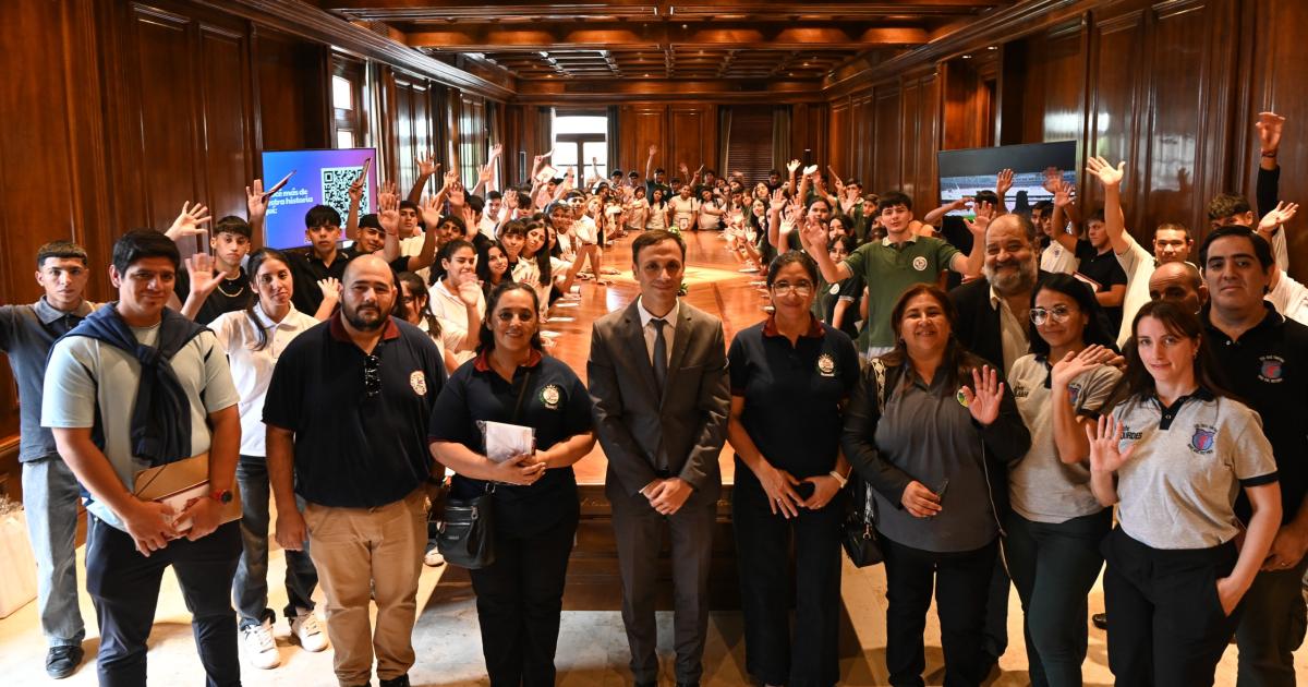 Estudiantes de Bandera Tintina y Campo Amor visitaron Casa de Gobierno