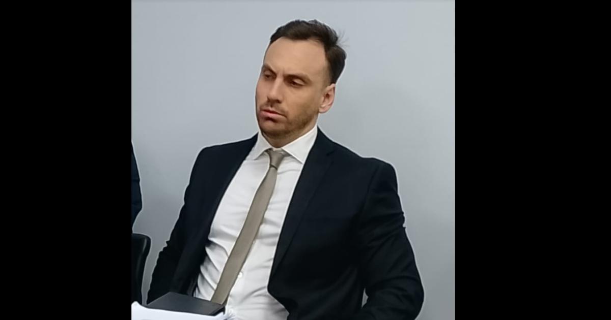 Acusan a ex comisionado por defraudacioacuten y desviacuteo de fondos por  544000000