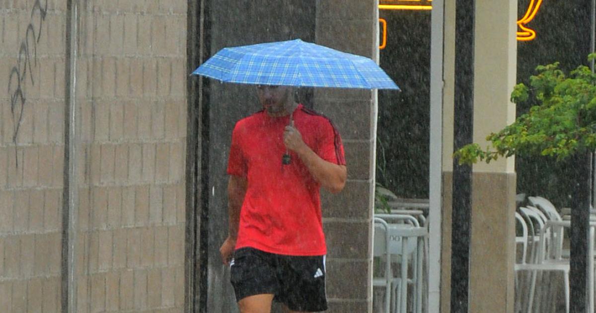 Paraguas en mano- se espera un viernes con lluvias durante todo el diacutea