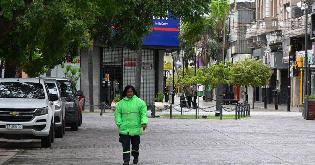 Feriados de Semana Santa- coacutemo funcionaraacute el comercio en Santiago del Estero