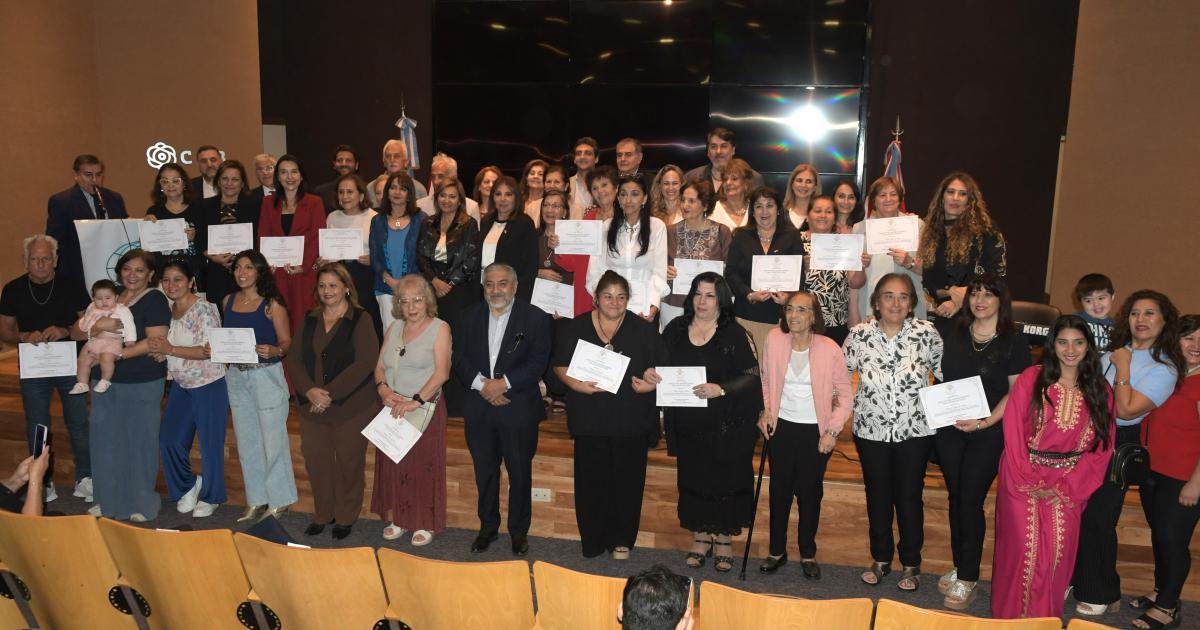 Reconocimiento a la libanidad en mujeres santiaguentildeas