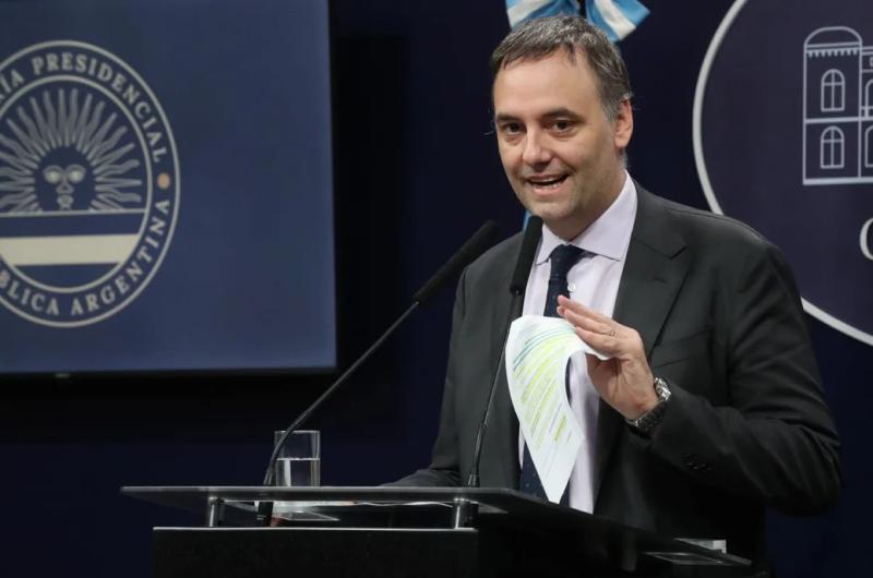 Vuelos de Adorni- juez ordenoacute allanamientos y ampliacutea la investigacioacuten