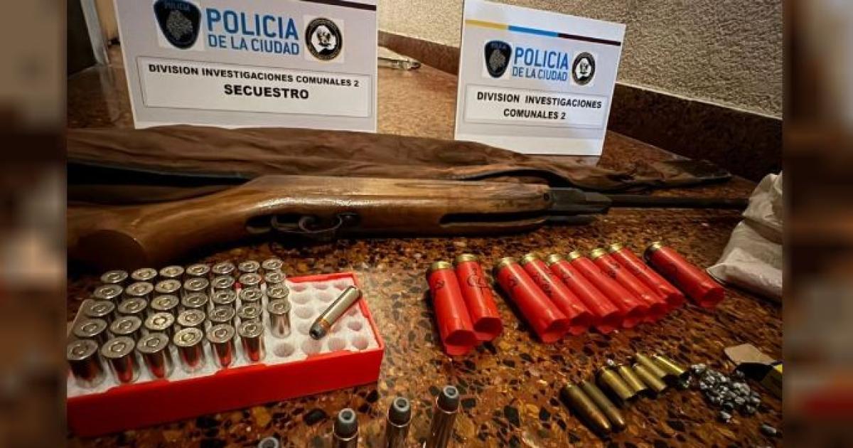 Demoraron a un hombre por disparar con un rifle de aire comprimido desde un balcoacuten