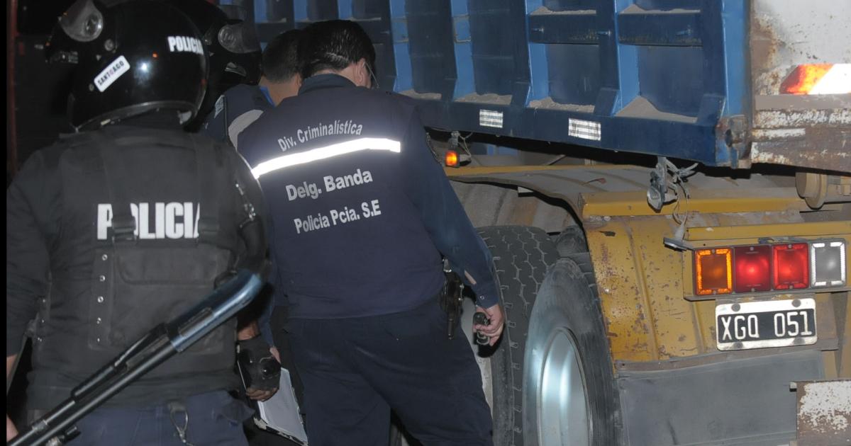 Piratas del asfalto roban cargamento con 100 pares de zapatillas