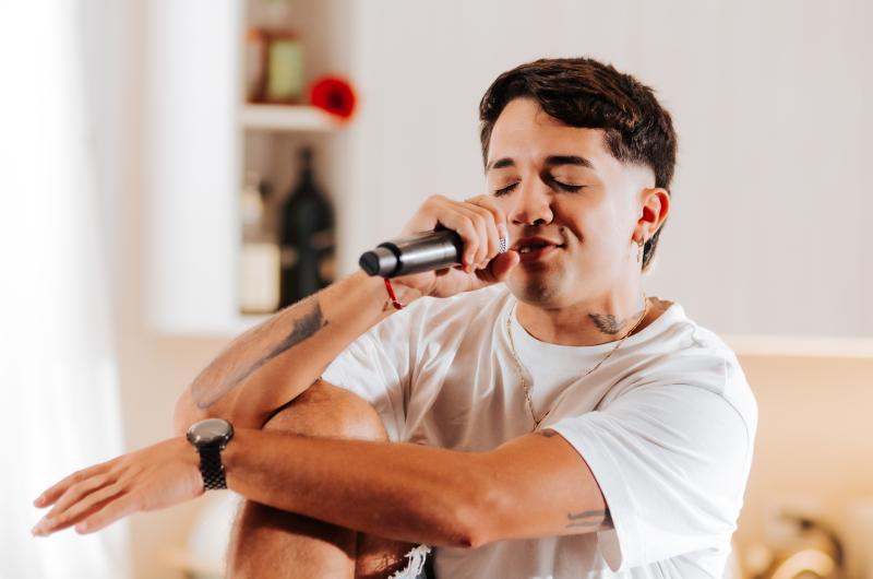 Simoacuten Aguirre voz revelacioacuten del cuarteto a solas con EL LIBERAL