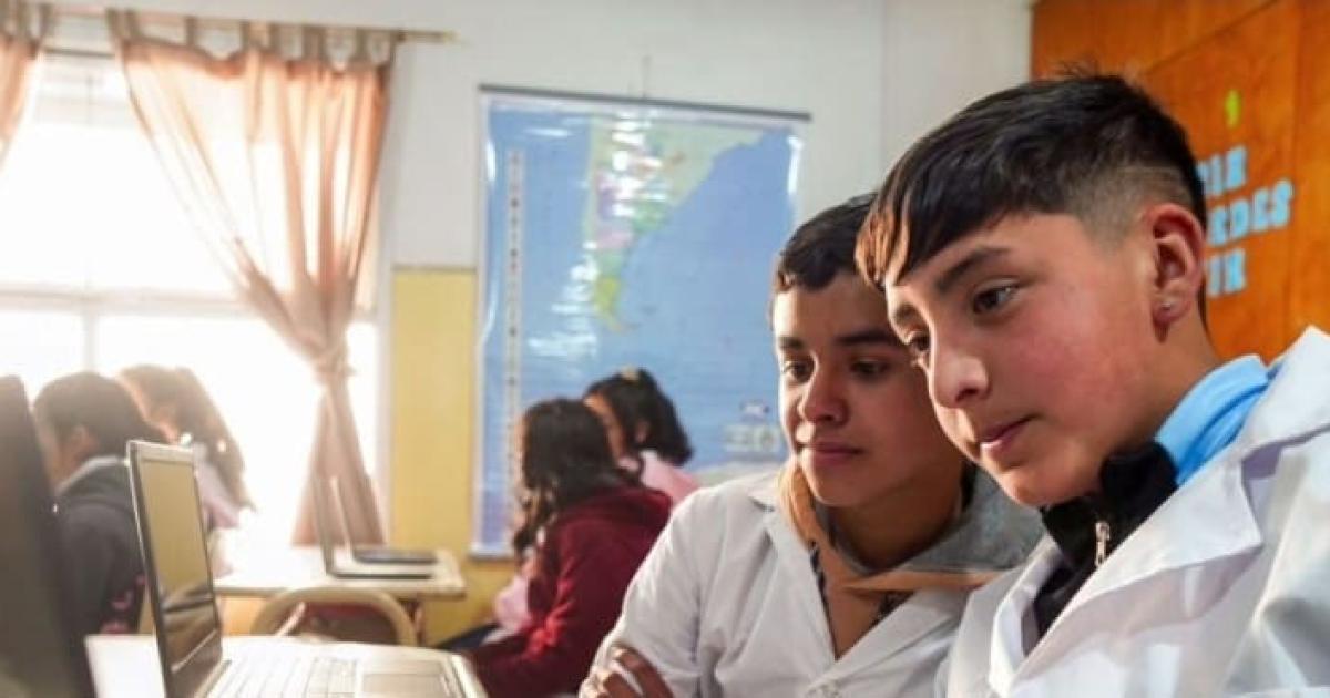 Por una redefinicioacuten de la escuela crisis sujetos y escenarios