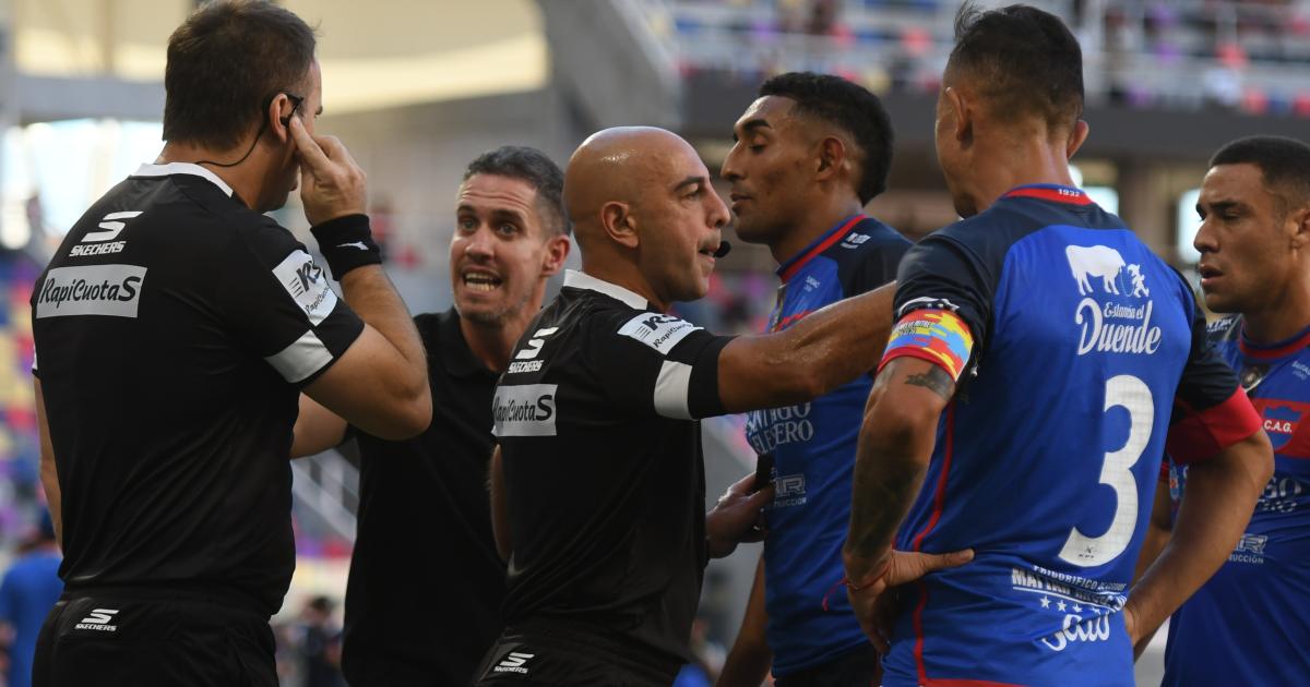 Juan Vita- Vi un Guumlemes valiente que fue al frente e intentoacute