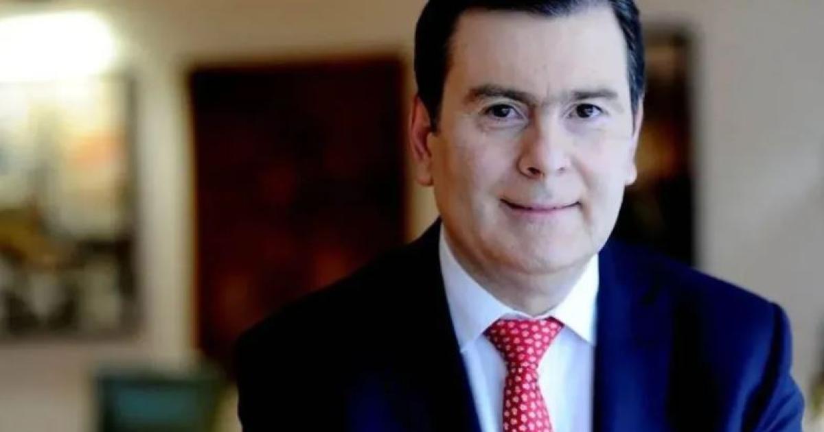 Zamora presentoacute un proyecto para ceder a la UNSE el edificio de Humanidades