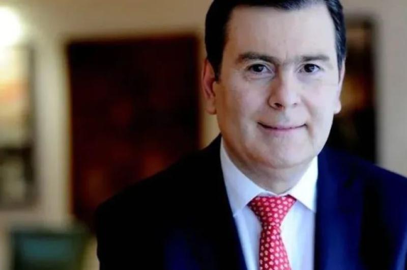 Zamora presentoacute un proyecto para ceder a la UNSE el edificio de Humanidades