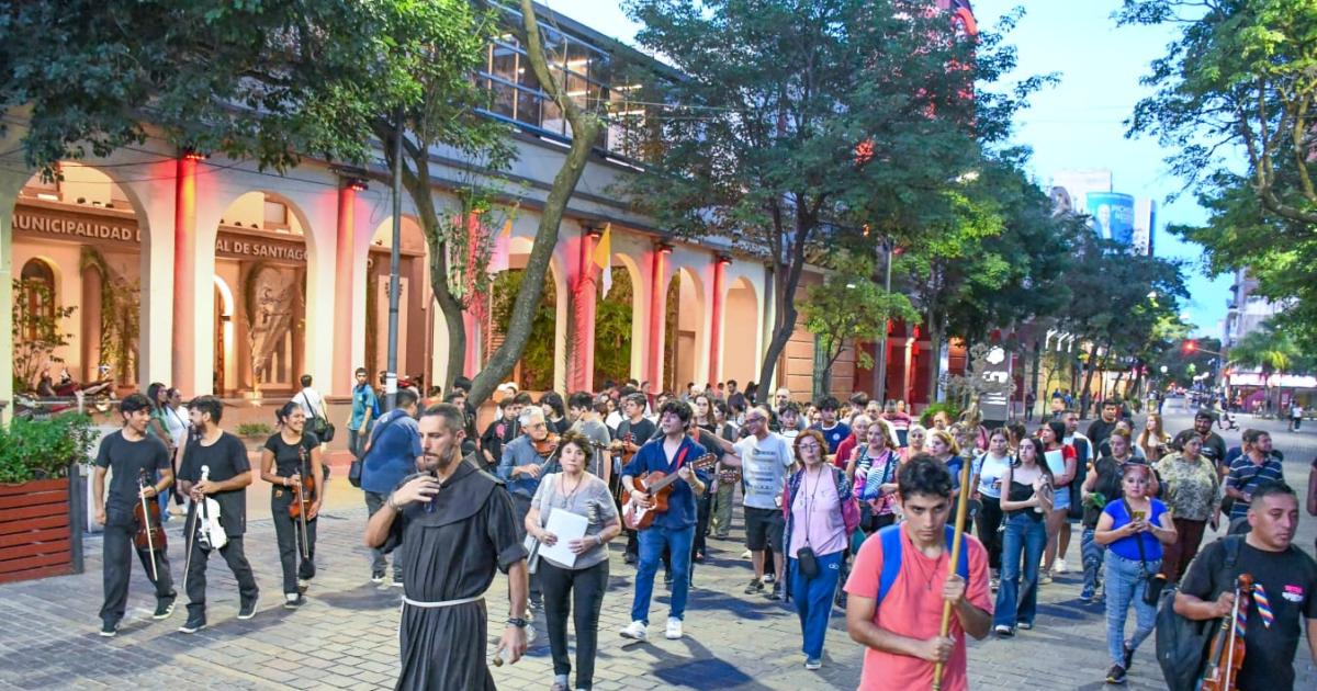 La Municipalidad fue una de las estaciones del Viacutea Crucis con violines