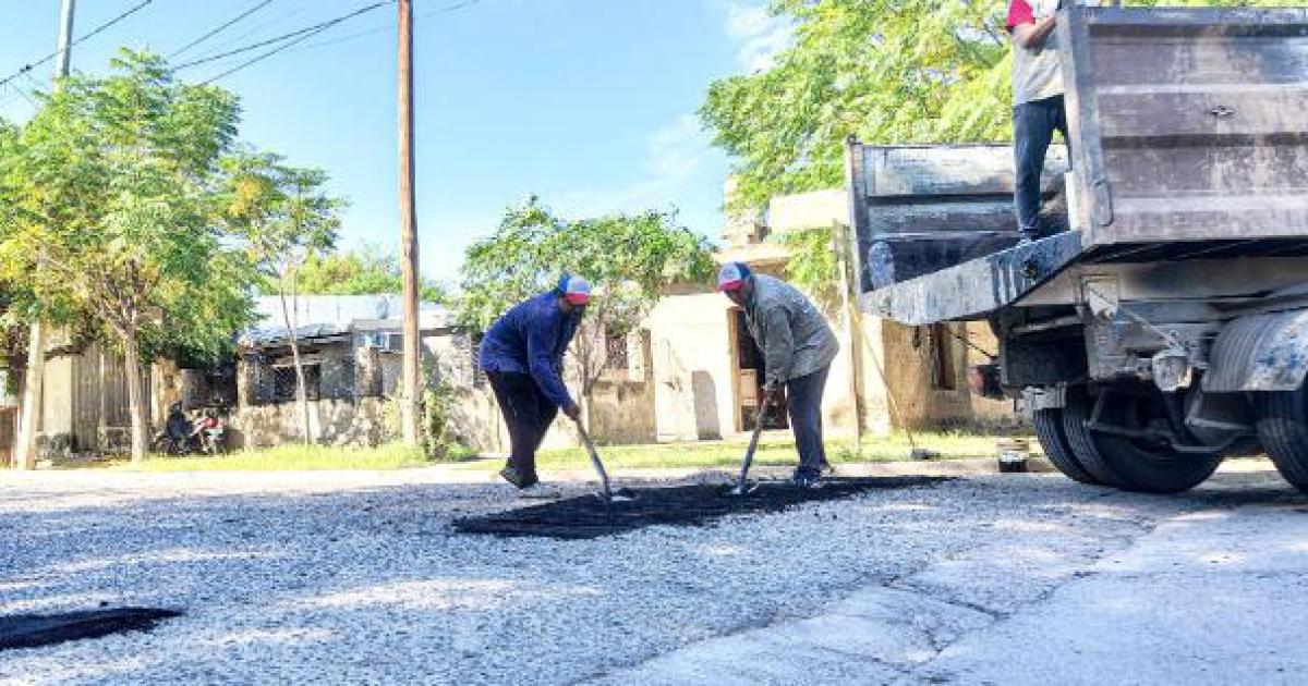 Realizan trabajos de bacheo y ampliacioacuten de alumbrado puacuteblico en la ciudad de Clodomira