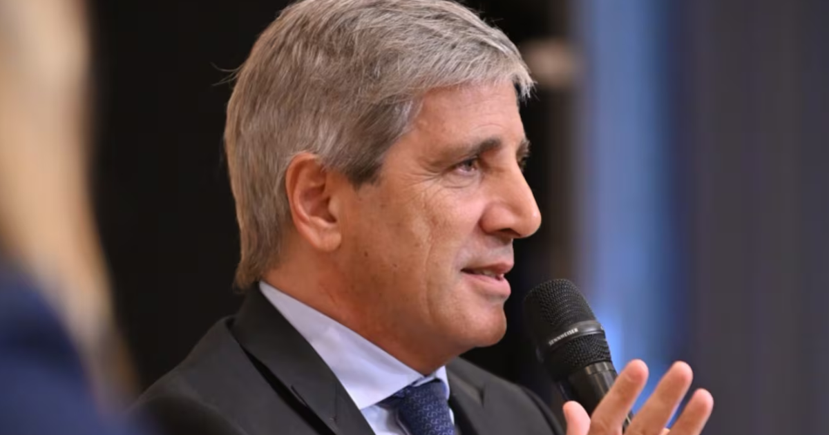 Caputo advirtioacute que la inflacioacuten de marzo puede ser maacutes alta de lo esperado por el aumento de la nafta