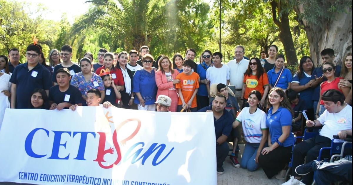 Fuentes participoacute de un acto de concienciacioacuten sobre el autismo