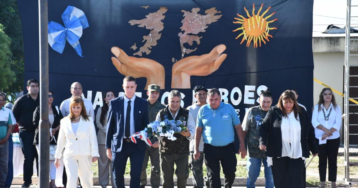 Quimiliacute rindioacute homenaje eterno a los caiacutedos en Malvinas