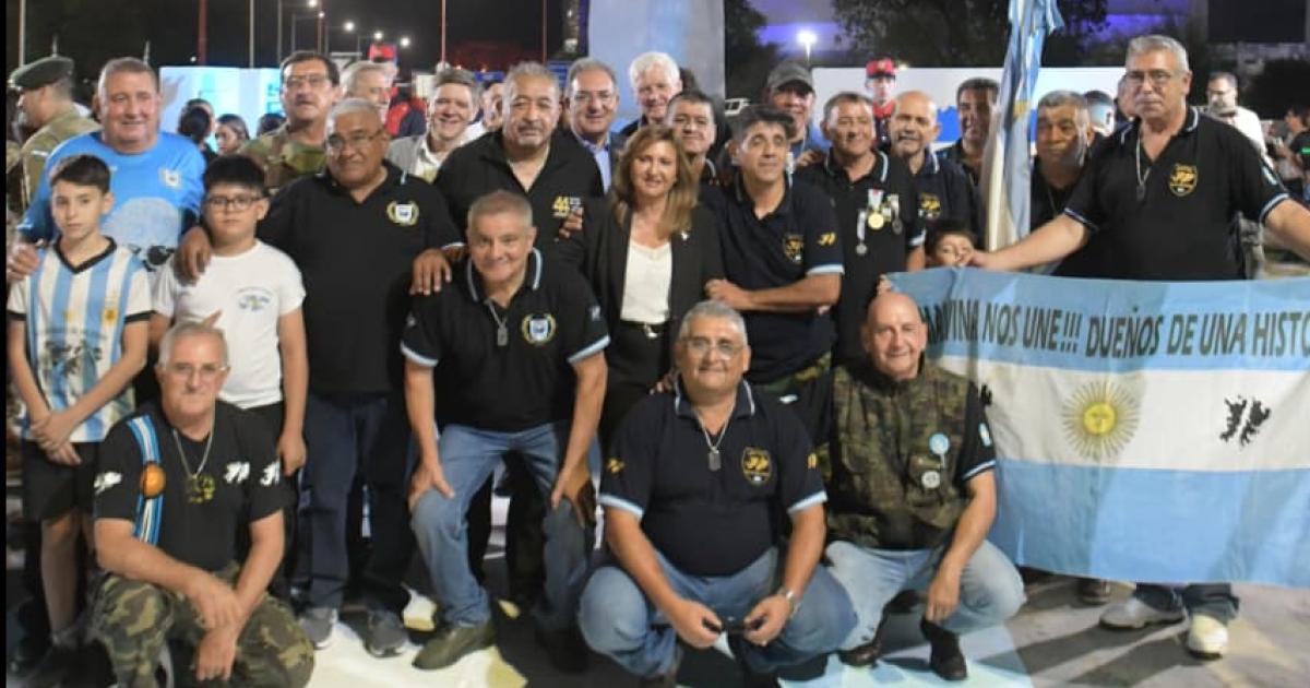 Santiago del Estero honroacute a sus heacuteroes en la tradicional Vigilia de Malvinas