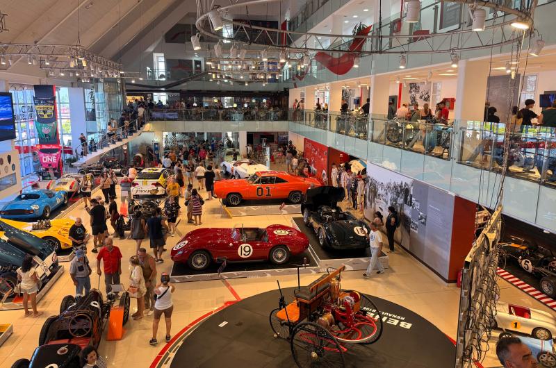 Multitudinaria visita al Museo del Automoacutevil de Las Termas en el inicio del fin de semana largo
