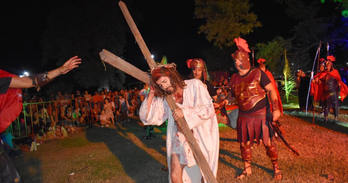 En Fernaacutendez se realizoacute una gran representacioacuten de la Pasioacuten de Cristo