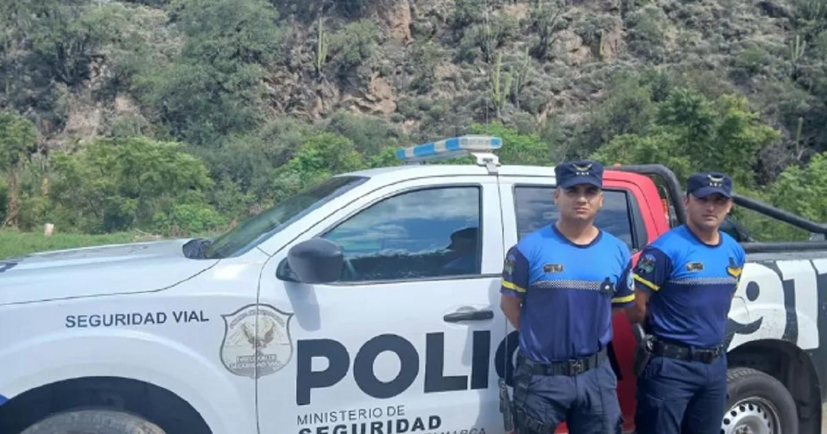 Policías salvan a un bebé sobre Ruta 40 - Foto- Ancasti