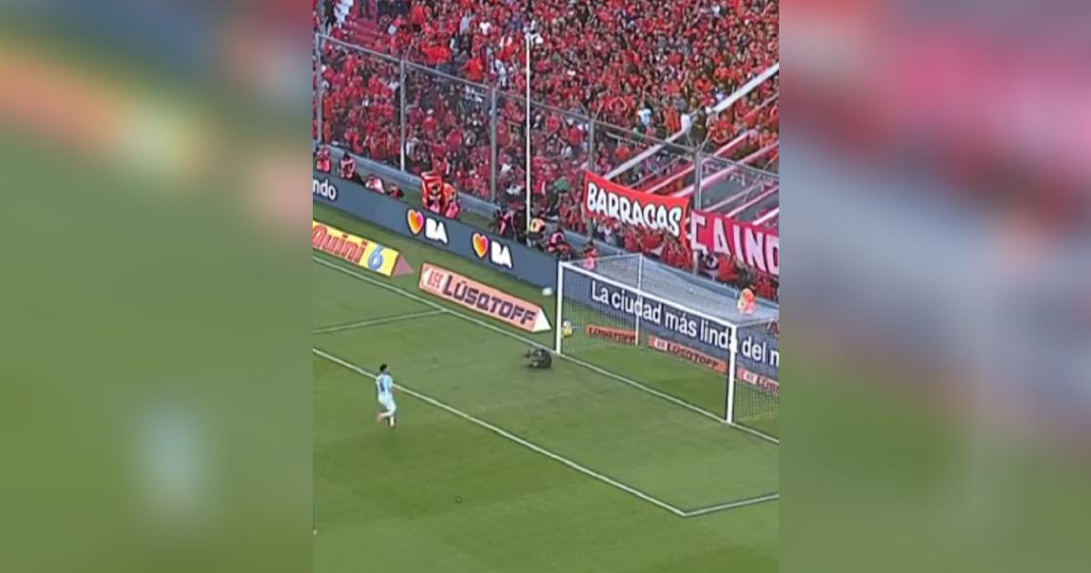 VIDEO- Maravilla Martiacutenez quiso picarla falloacute el penal y desatoacute una reaccioacuten inesperada