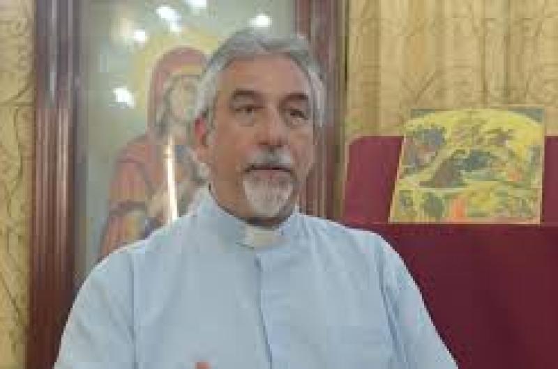 PÁRROCO Gregorio Makantassis de la Iglesia Ortodoxa San Jorge