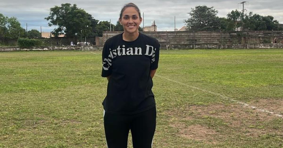 Rociacuteo Morales flamante DT de un equipo masculino y pionera en el fuacutetbol santiaguentildeo 