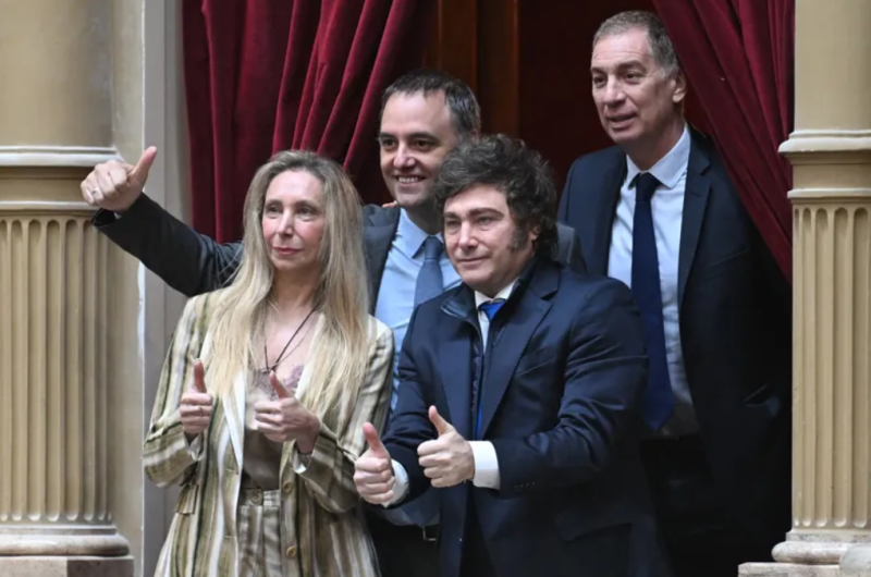 El Gobierno en apuros- mientras el caso Adorni no se apaga crece el escaacutendalo de los creacuteditos VIP del Banco Nacioacuten 