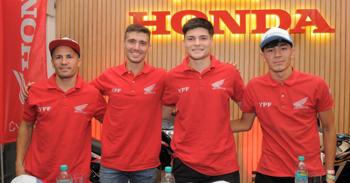 PILOTOS OFICIALES DE HONDA CERCA DEL PUacuteBLICO