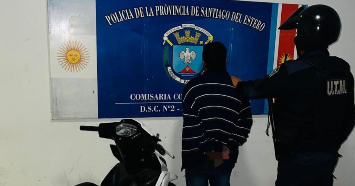 Intentoacute vender una moto robada y fue detenido en la huida