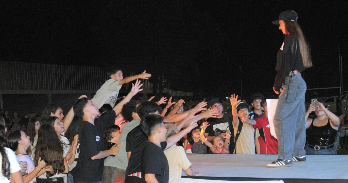 STAFF MODELS CUMPLIOacute 24 ANtildeOS