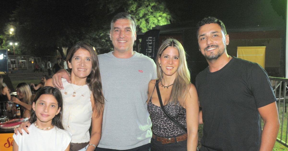 STAFF MODELS CUMPLIOacute 24 ANtildeOS